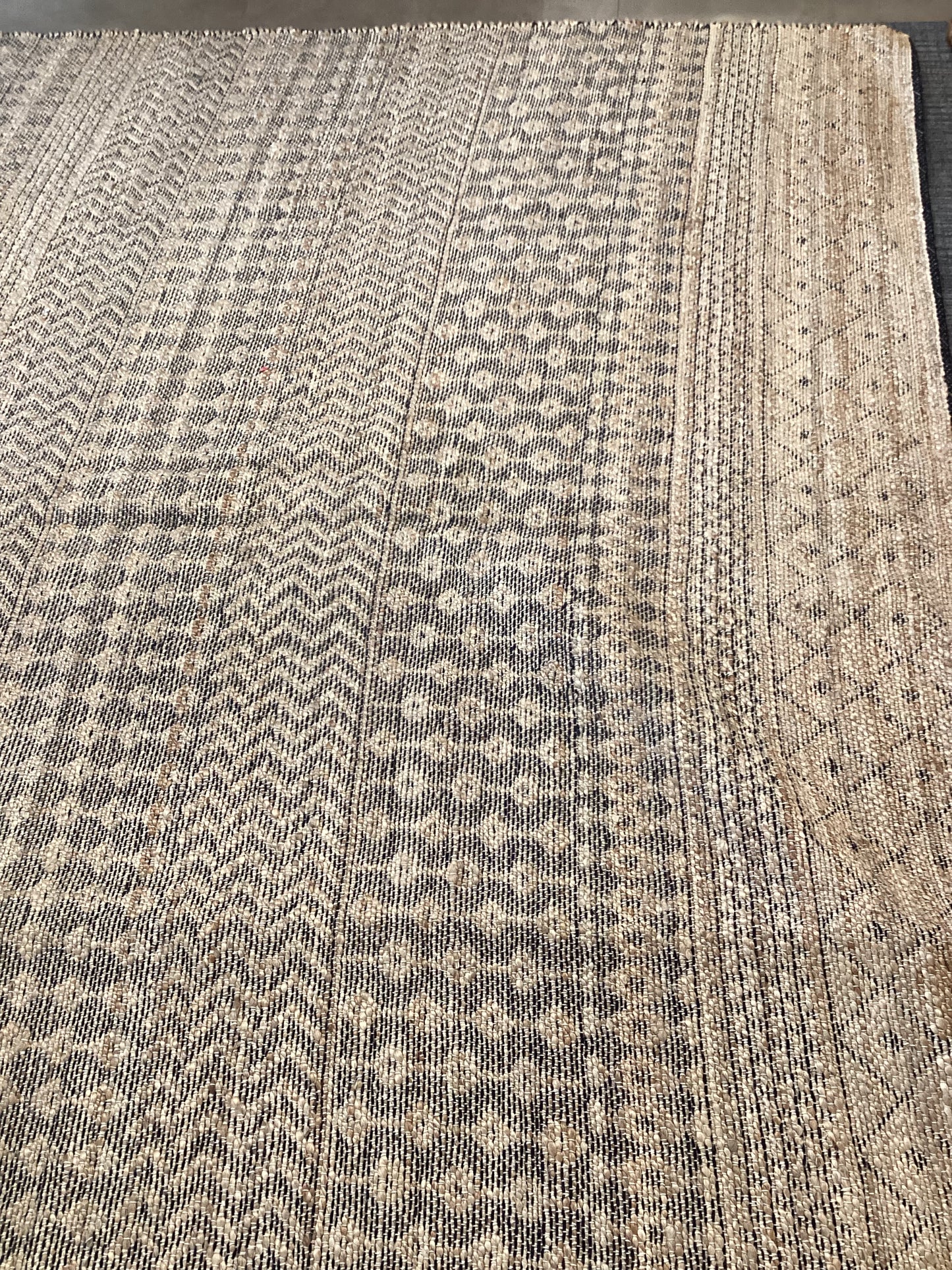 Navy & Tan Jute Rug (R062)