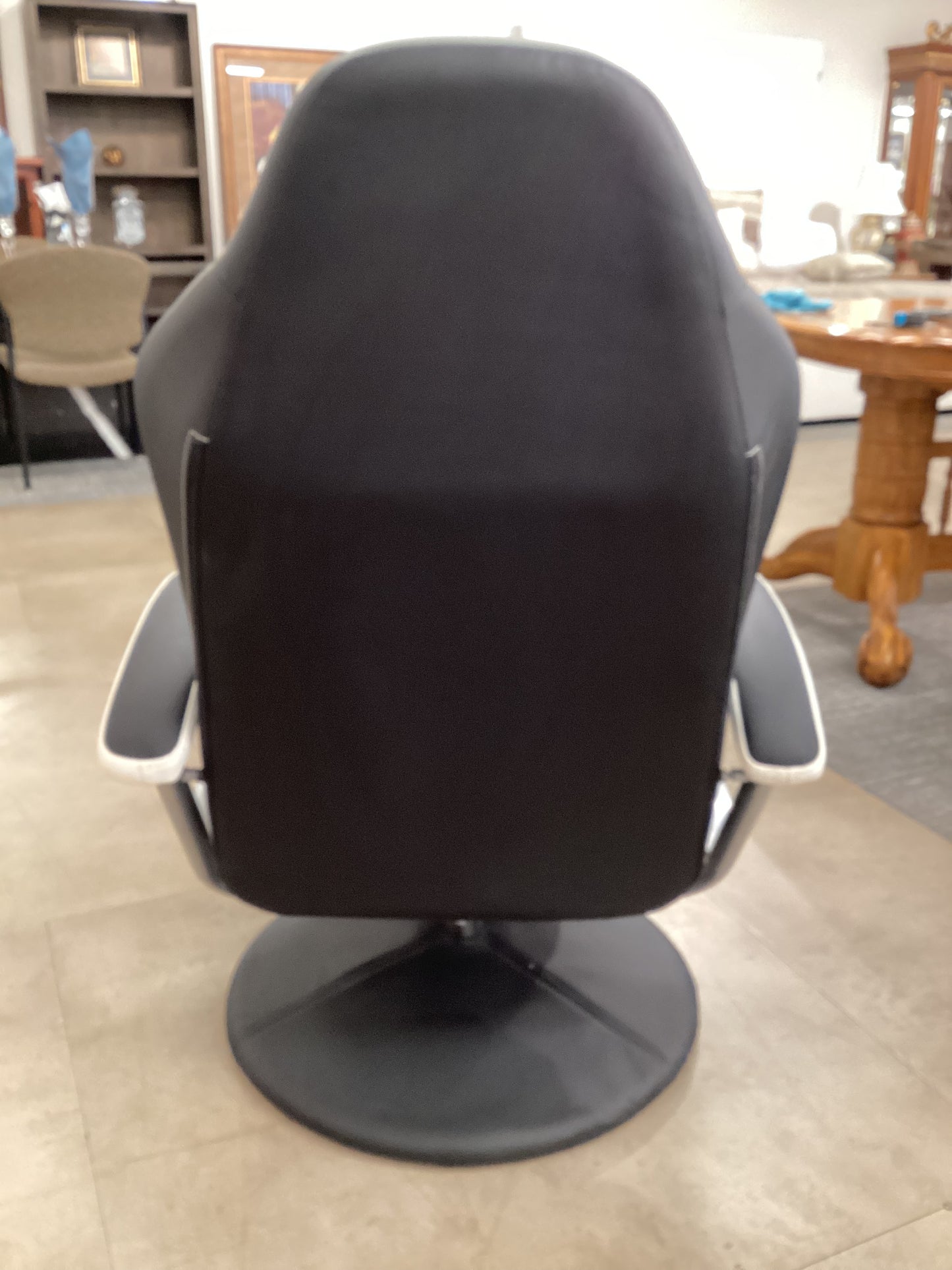 Black and White Swivel Gaming Chair w/ Ottoman