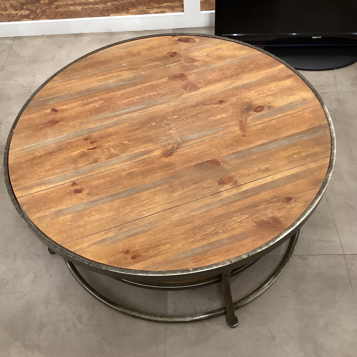 Round Cocktail Table