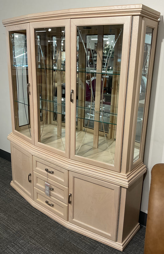 Pearl Thomasville China Cabinet