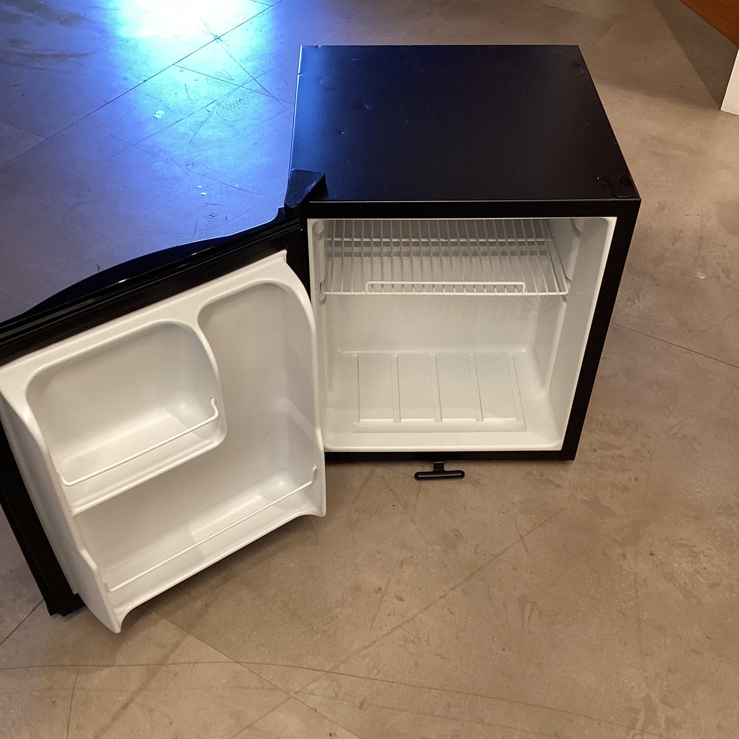 SmartFridge Mini Refrigerator