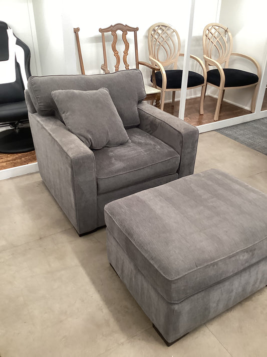 Achromatic Chair