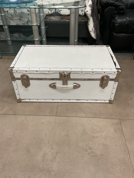 Seward White Trunk