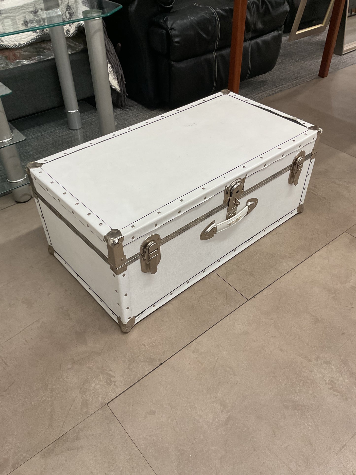 Seward White Trunk