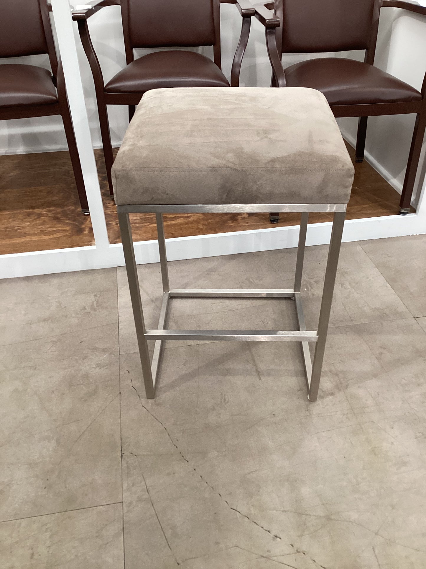 HW Barstool