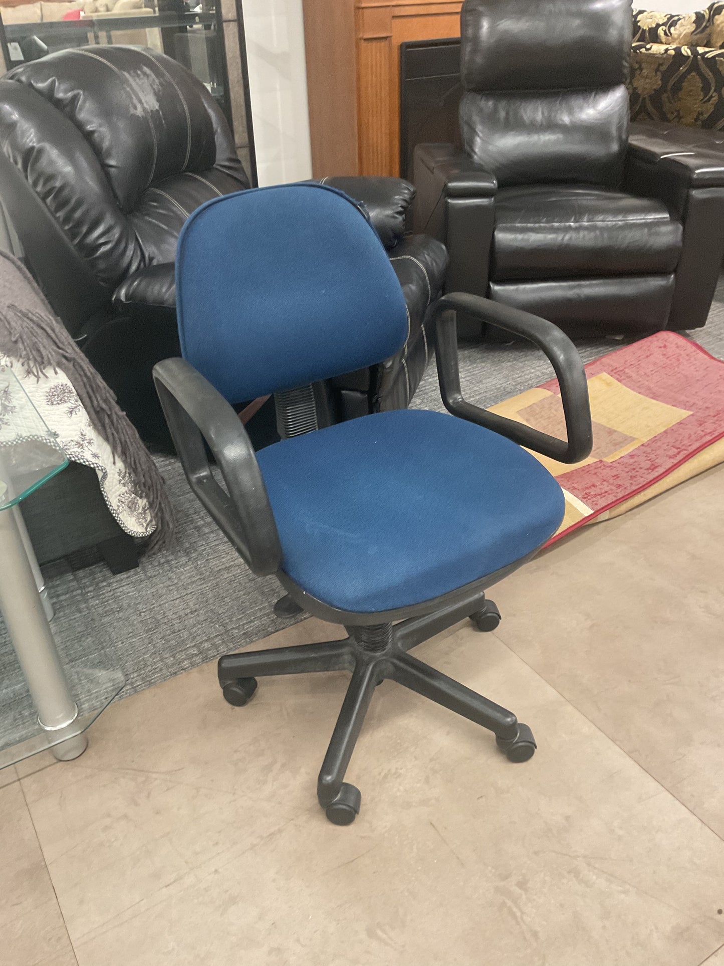 Blue Rolli Chair