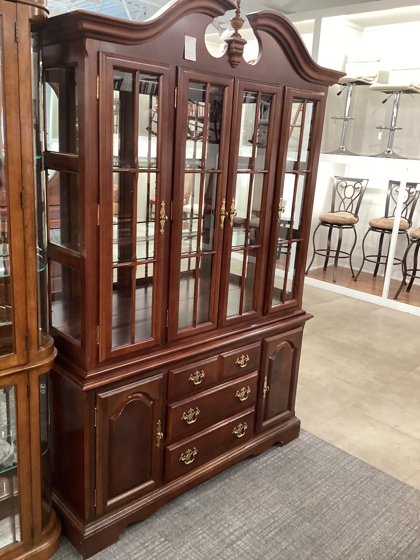 Mirrored Hutch
