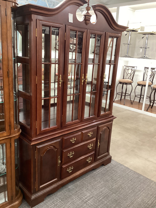Mirrored Hutch