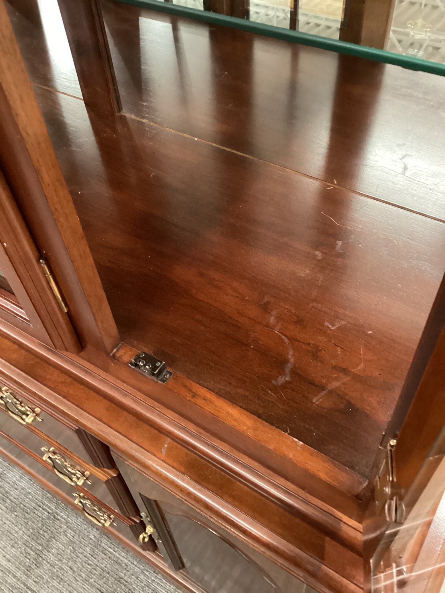Mirrored Hutch