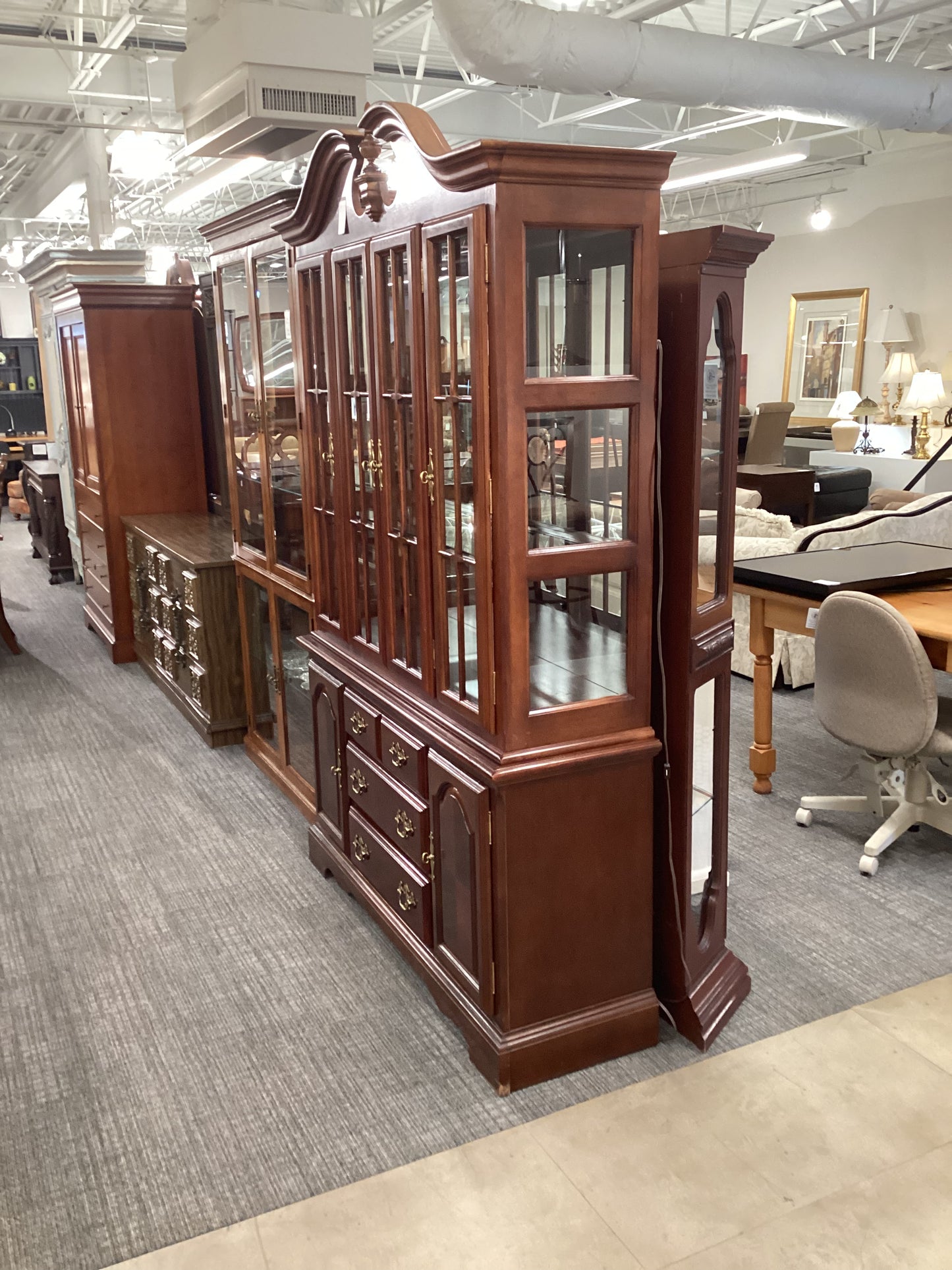 Mirrored Hutch