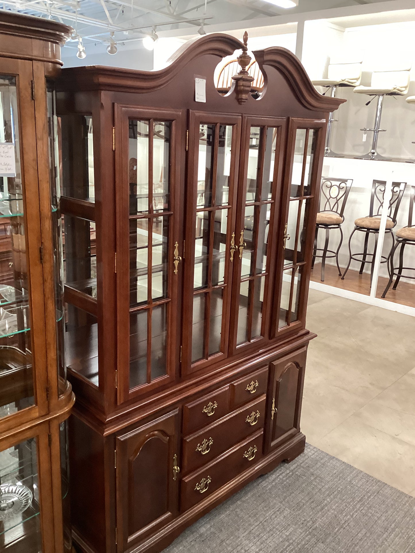 Mirrored Hutch