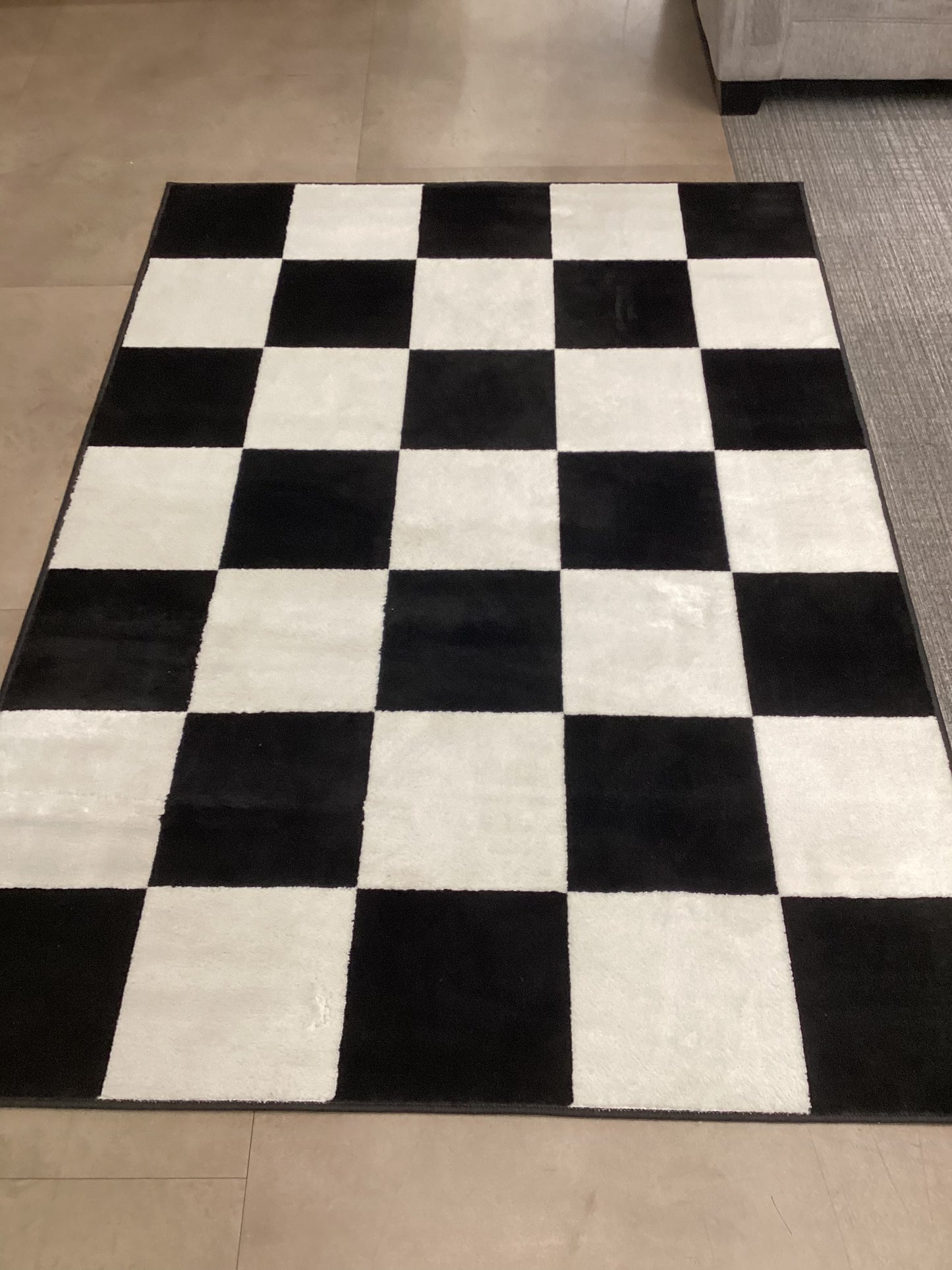 Checkers (R131)