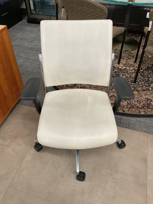 Synchro-tilt Office Chair