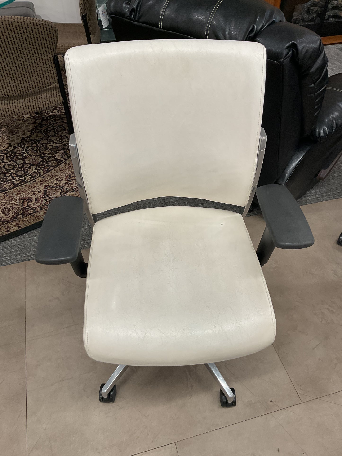 Synchro-tilt Office Chair