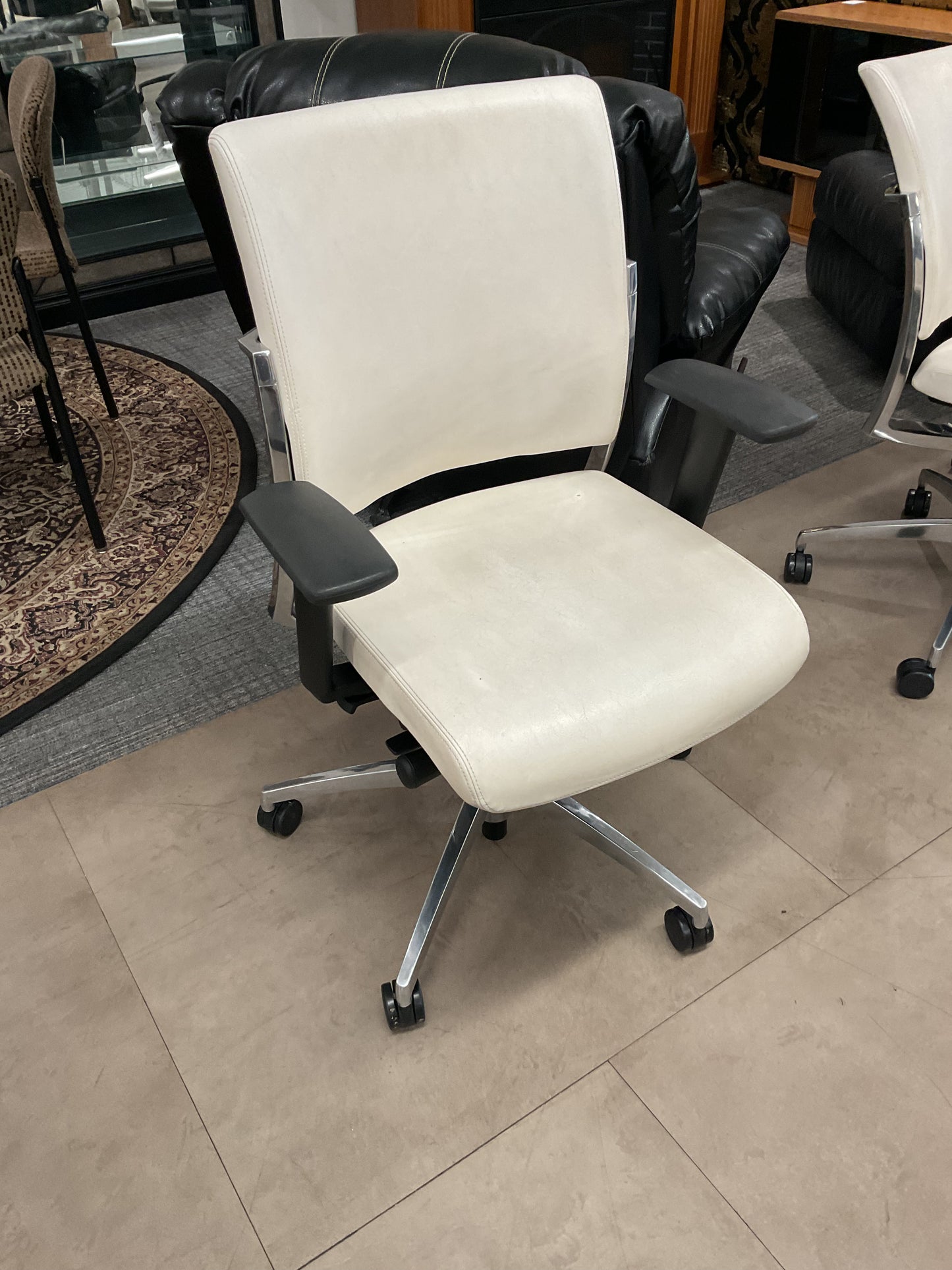 Synchro-tilt Office Chair
