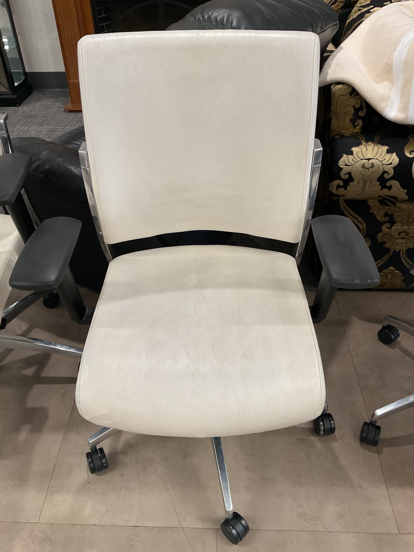 Synchro-tilt Office Chair
