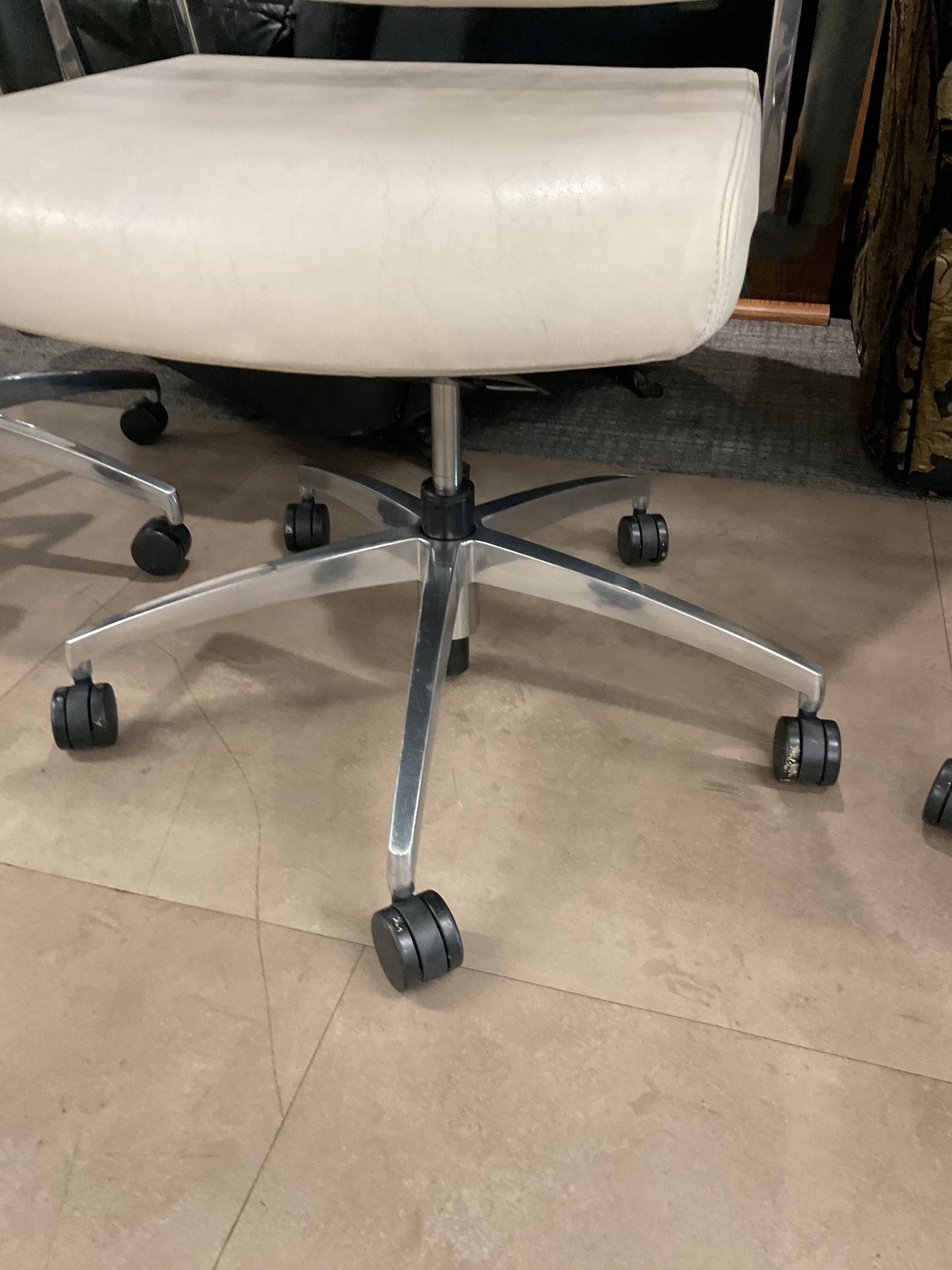 Synchro-tilt Office Chair