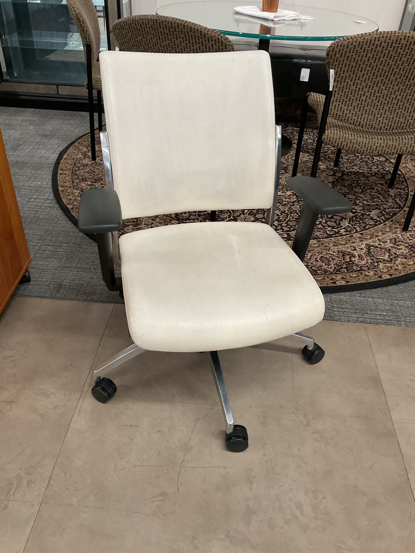 Synchro-tilt Office Chair
