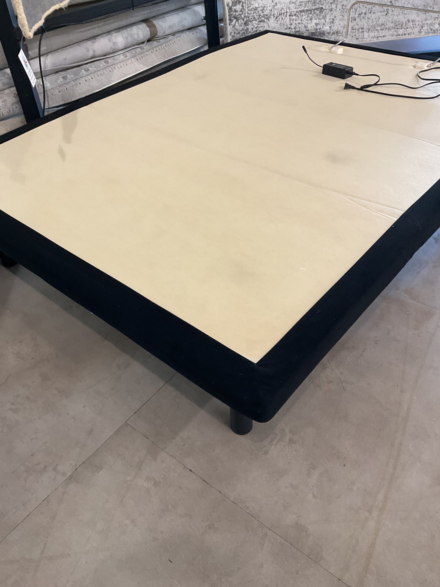 Serta Queen Adjustable (B242)