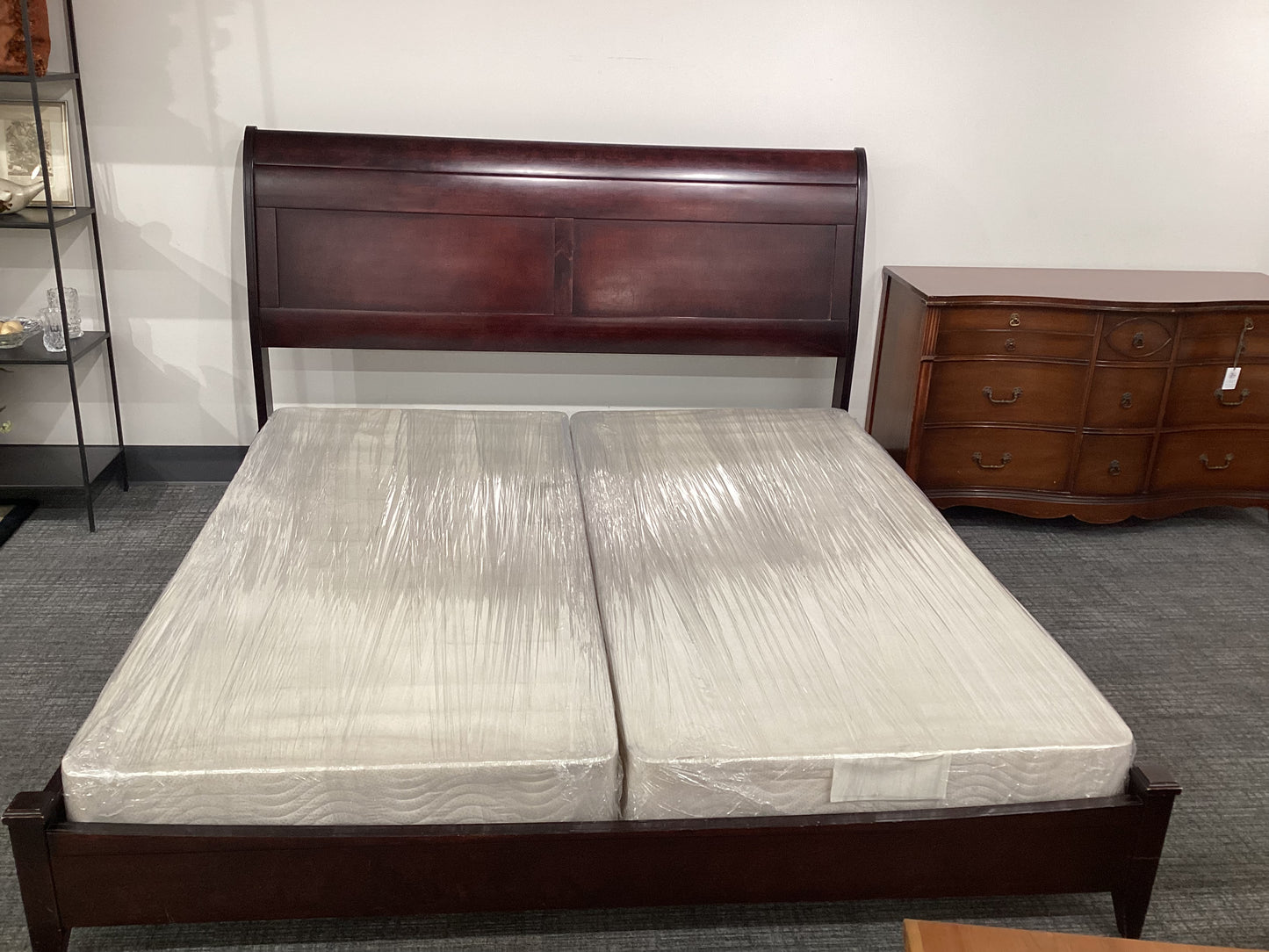 King sleigh bed frame B081