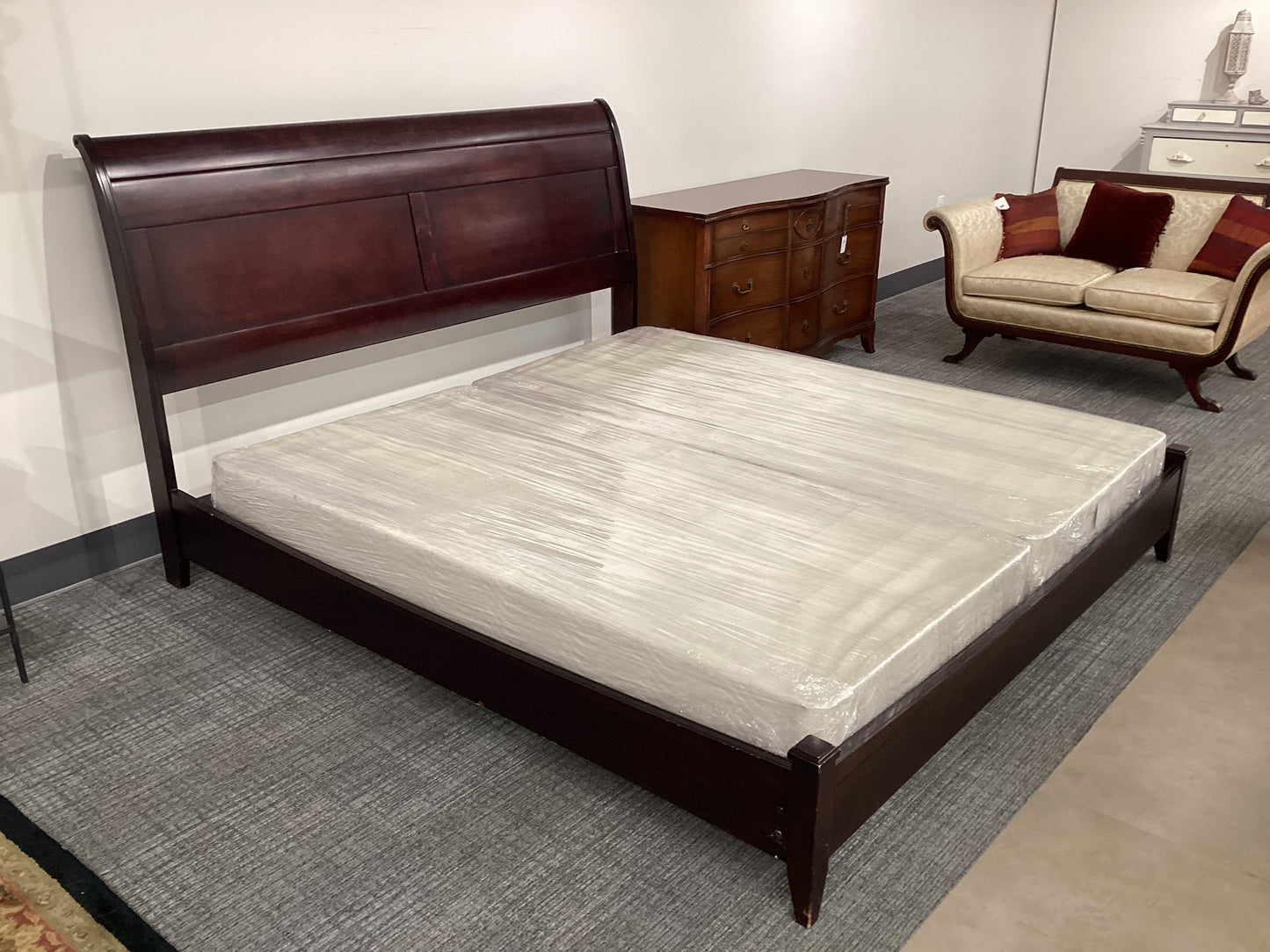 King sleigh bed frame B081