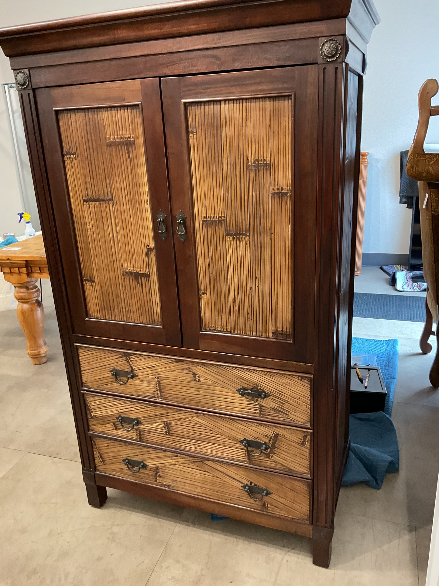 Tiki Hutch