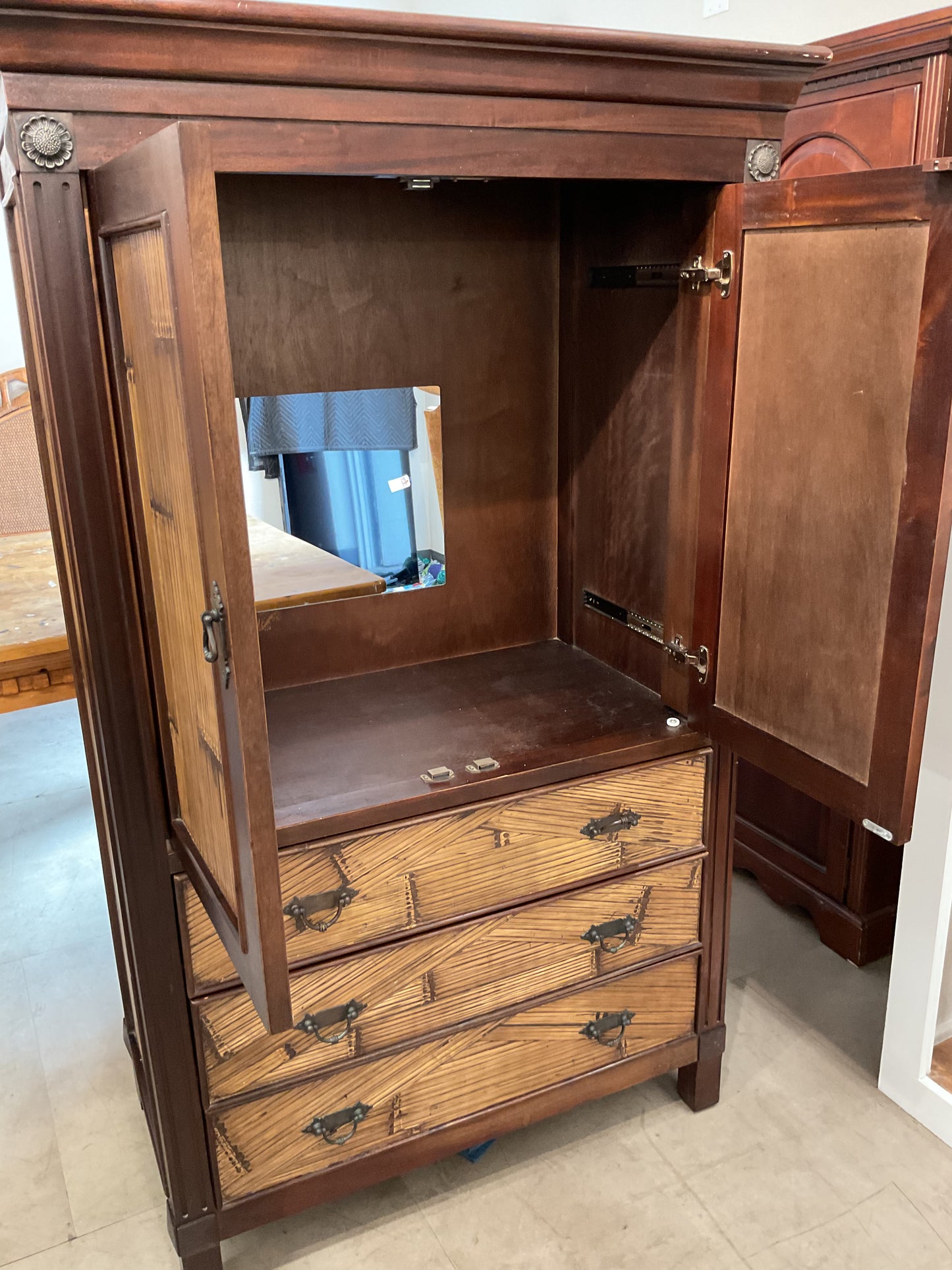 Tiki Hutch