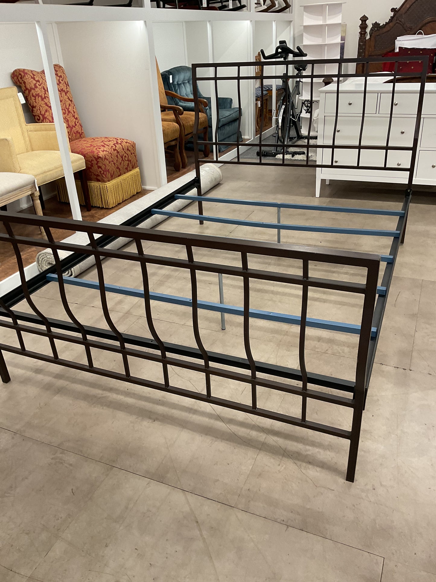 Bent Iron Queen Frame (B265)