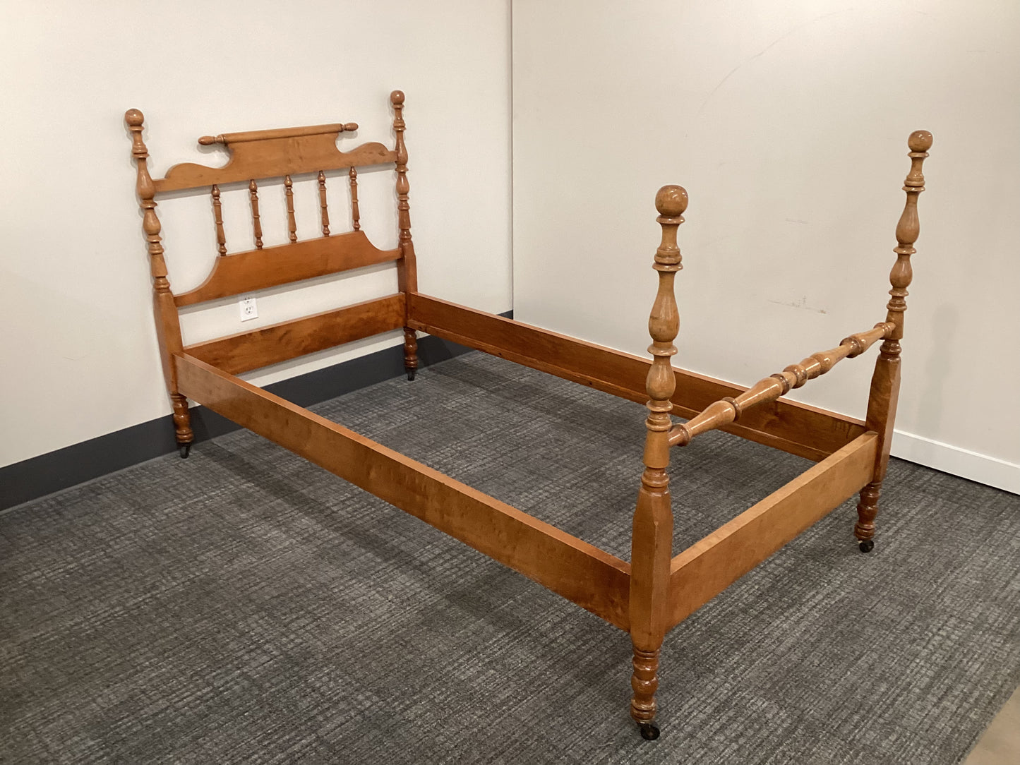 Maple twin bed (B084)