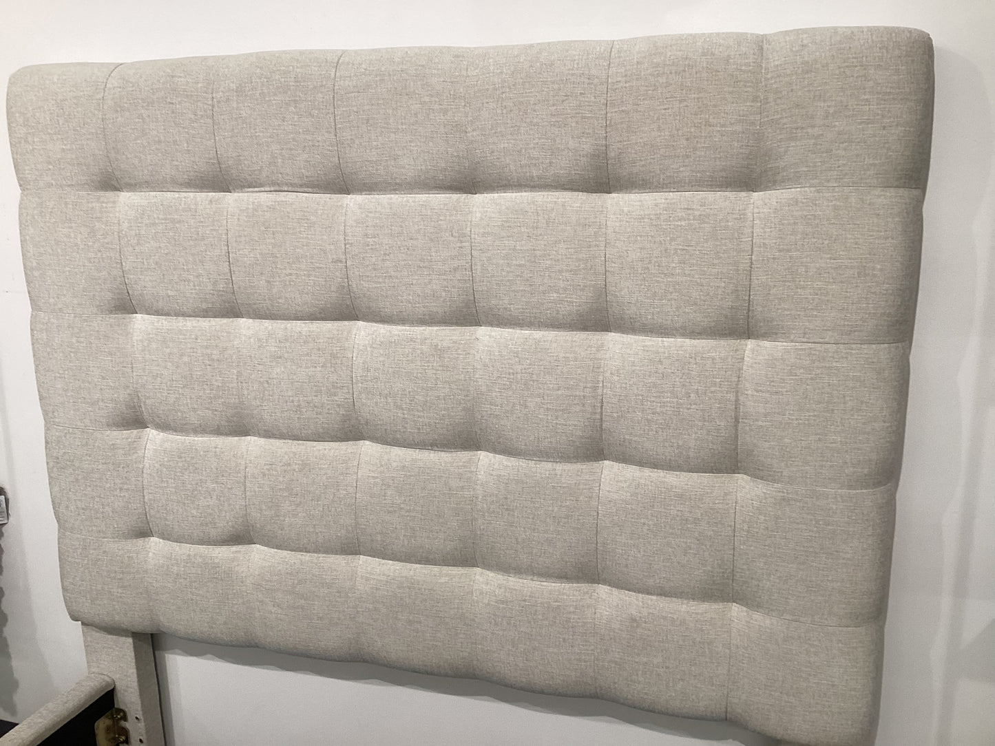 Tufted queen bed frame