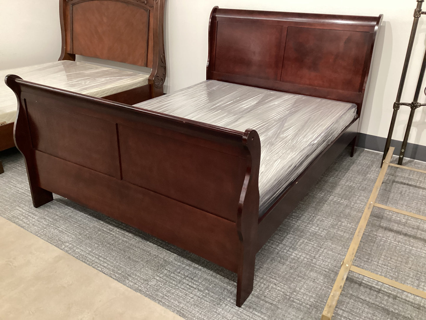 Ashley Cherry Queen Sleigh Bed (B087)