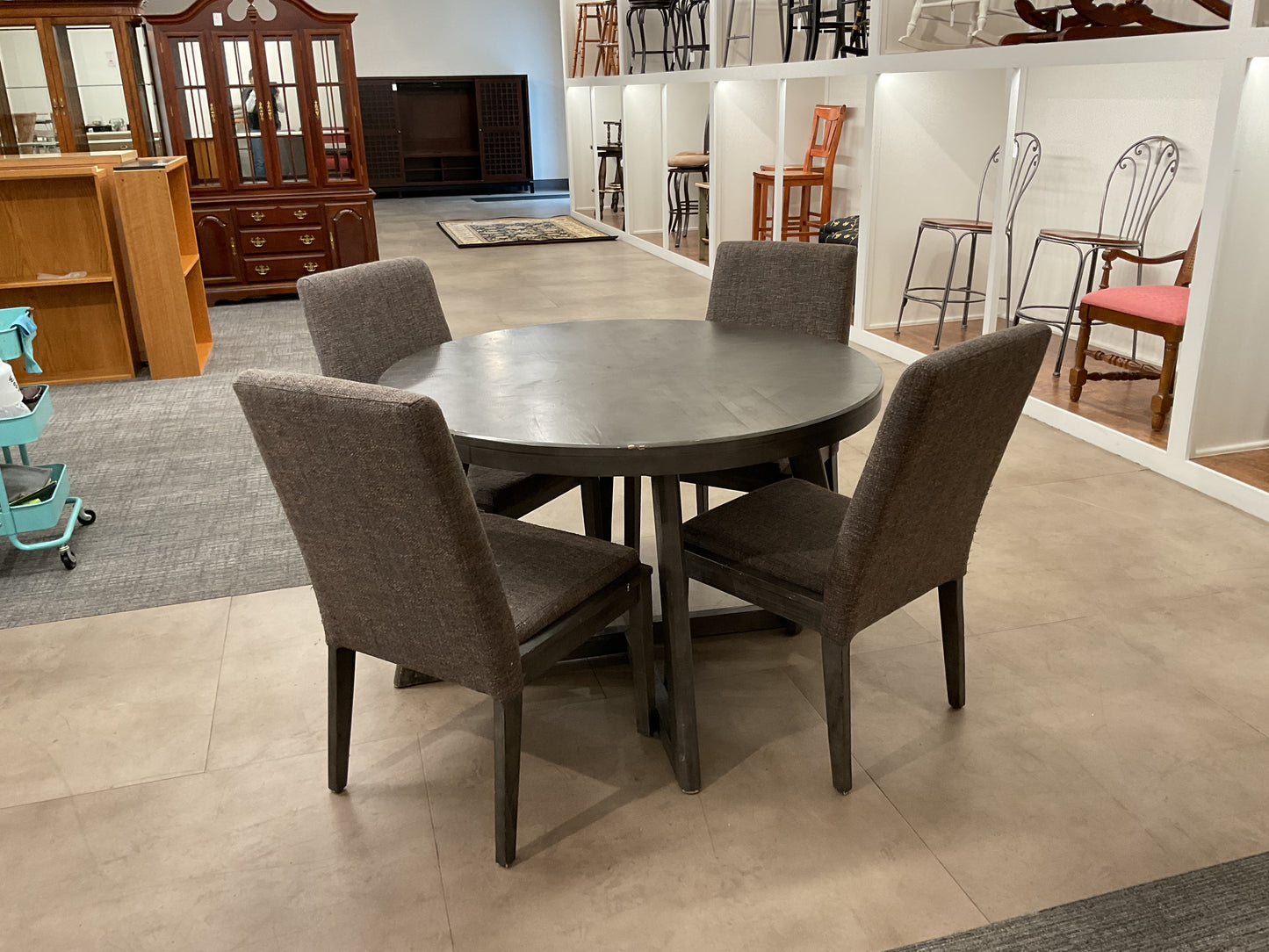 Round dining set