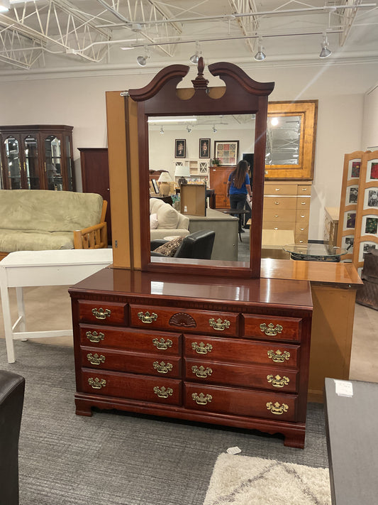 ASU ni Edam dresser and mirror
