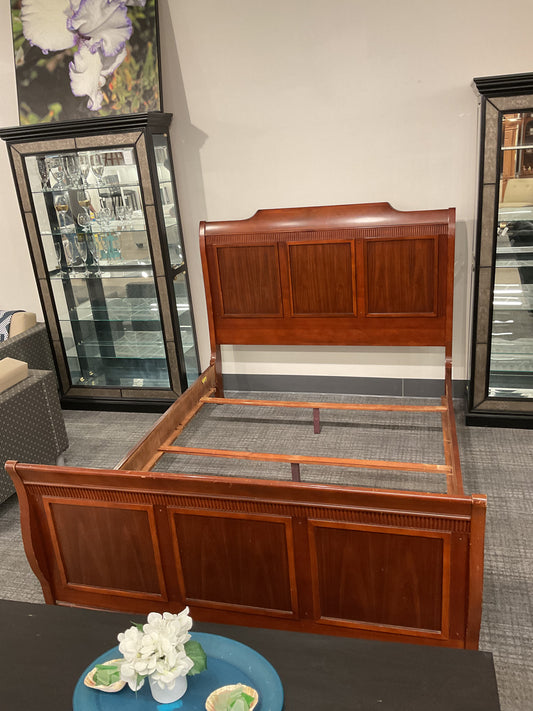 Classic Queen Sleigh Bed (B238)