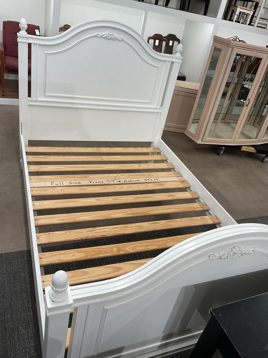 White Full Size Bed Frame (B240)