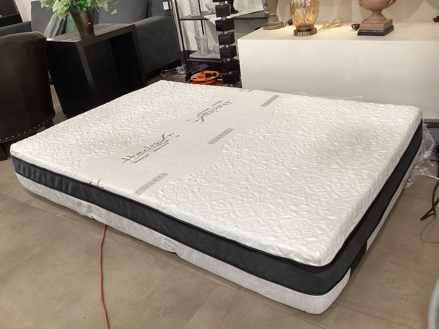 Harlequin Thaia V23 Zero Gravity Mattress (Full XL)