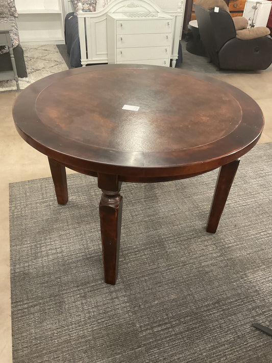 Traditional Round Dining Table