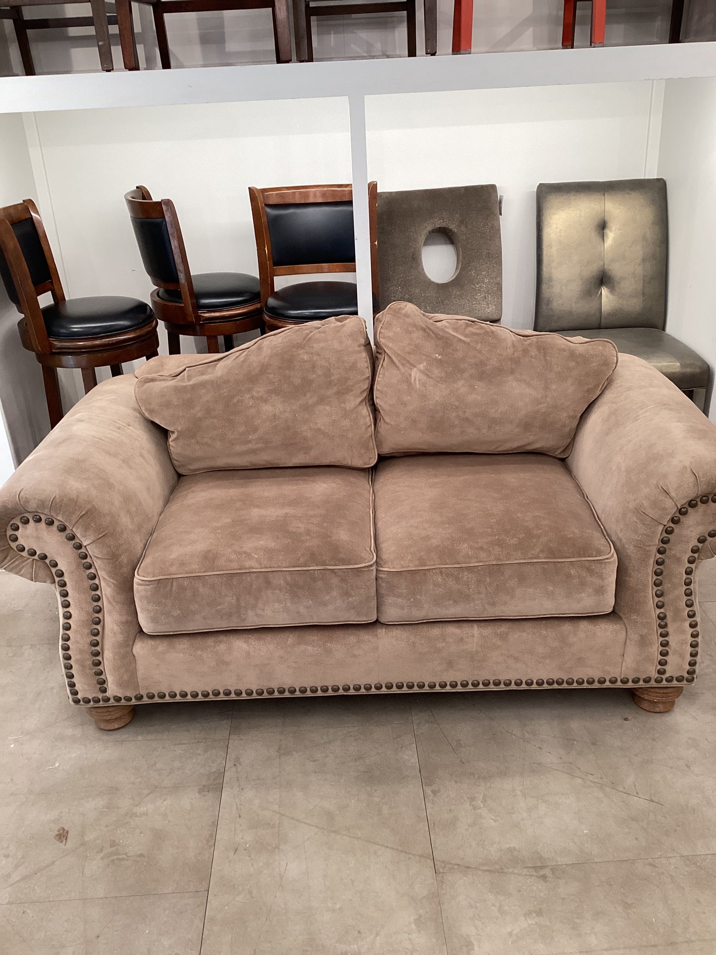 Norwalk Loveseat