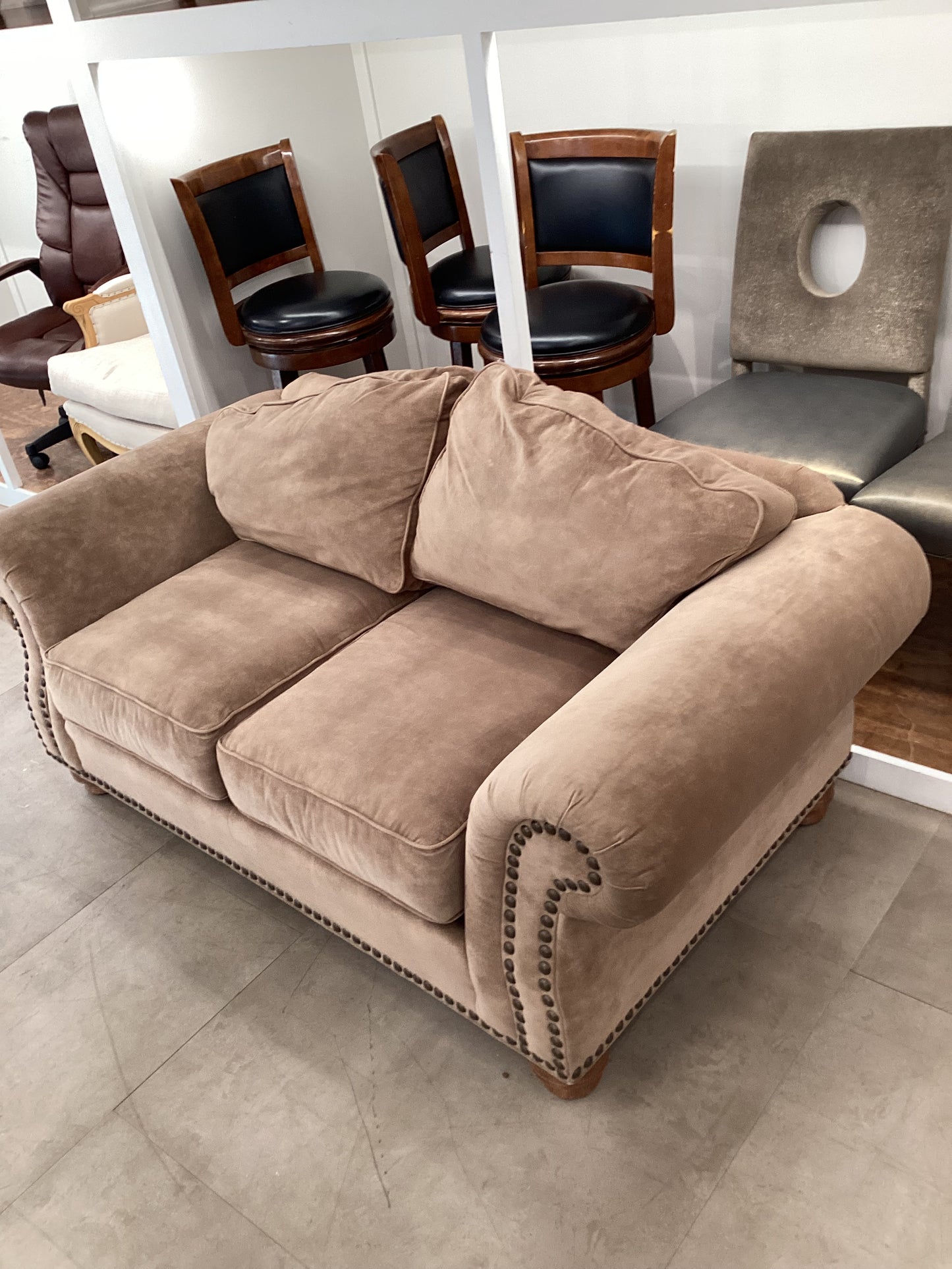 Norwalk Loveseat