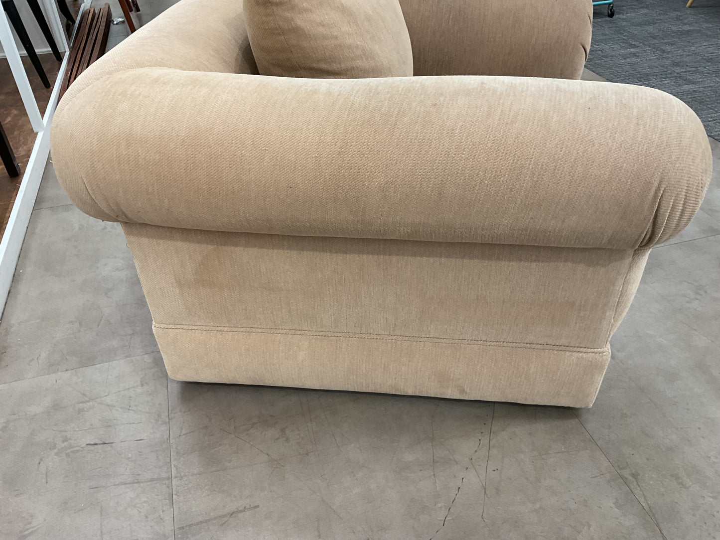 Kreiss Collection Lounge Chair