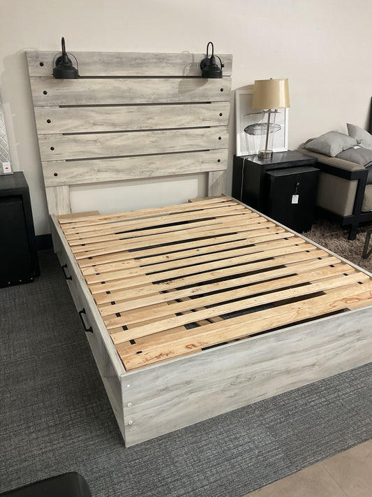 Cambeck Whitewash Queen Bedframe (B165)