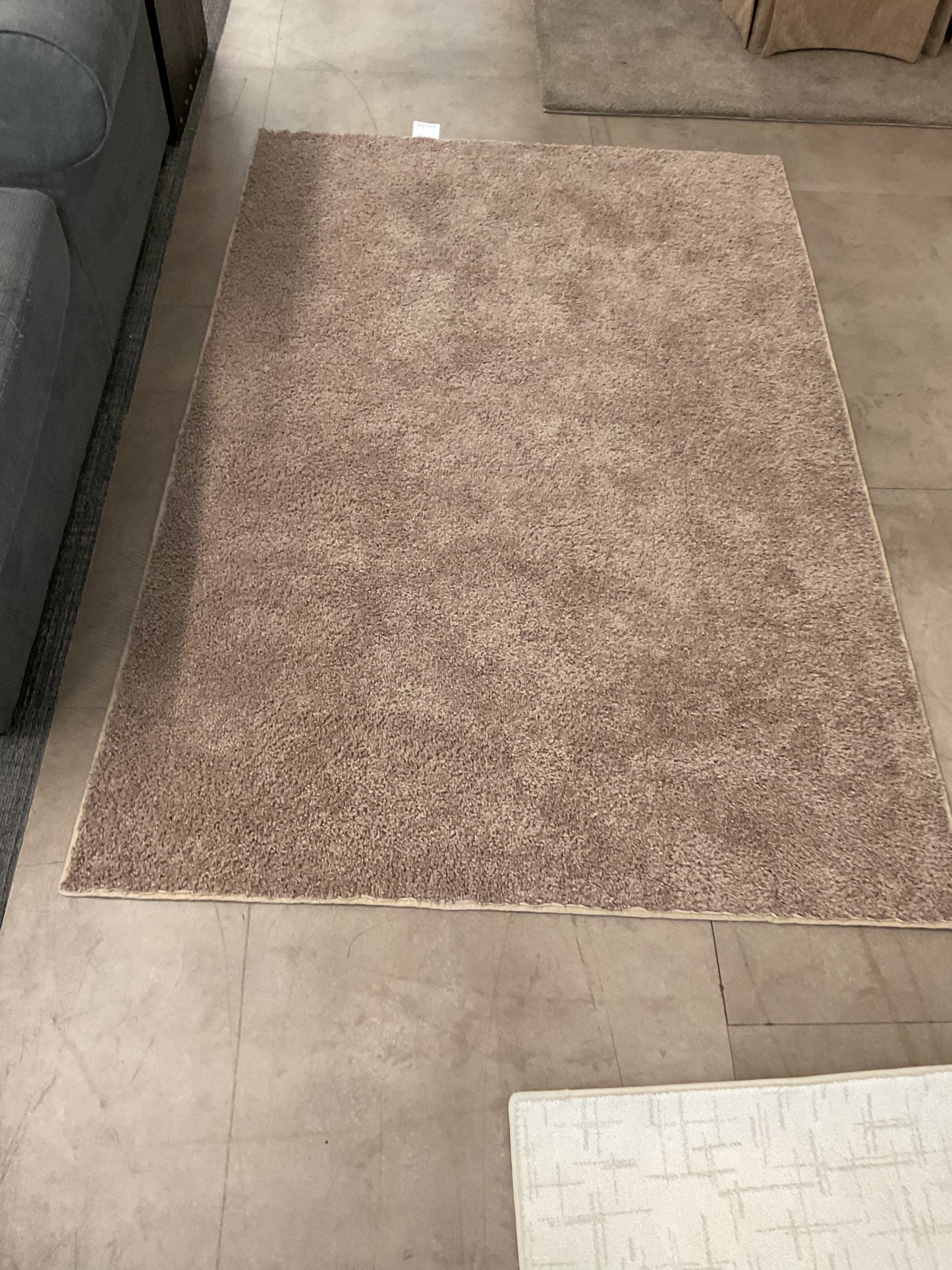 Short and Brown Rug (R124)
