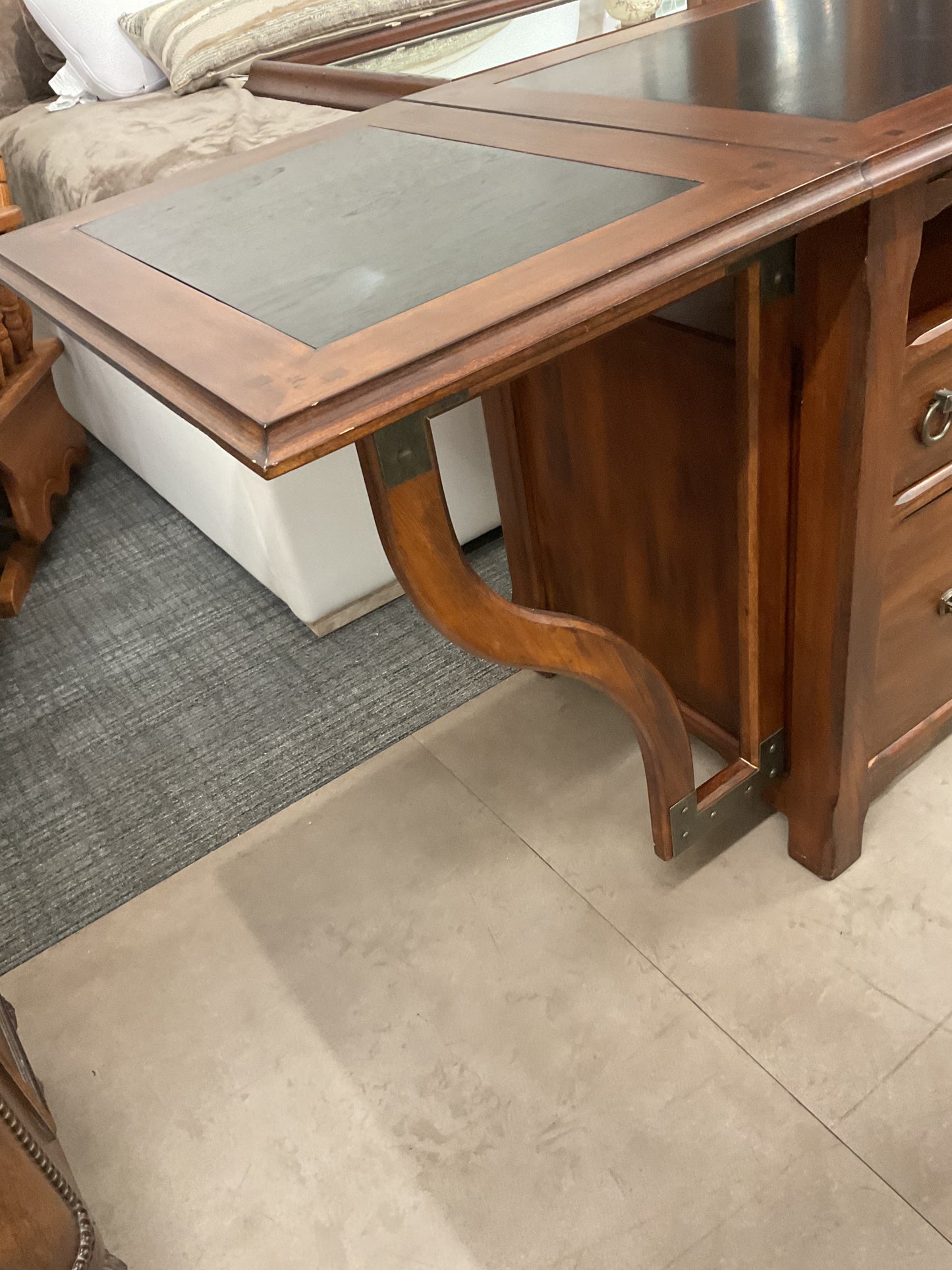 Auburn Extendable Work Station
