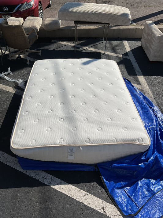 Sleepless Queen size mattress