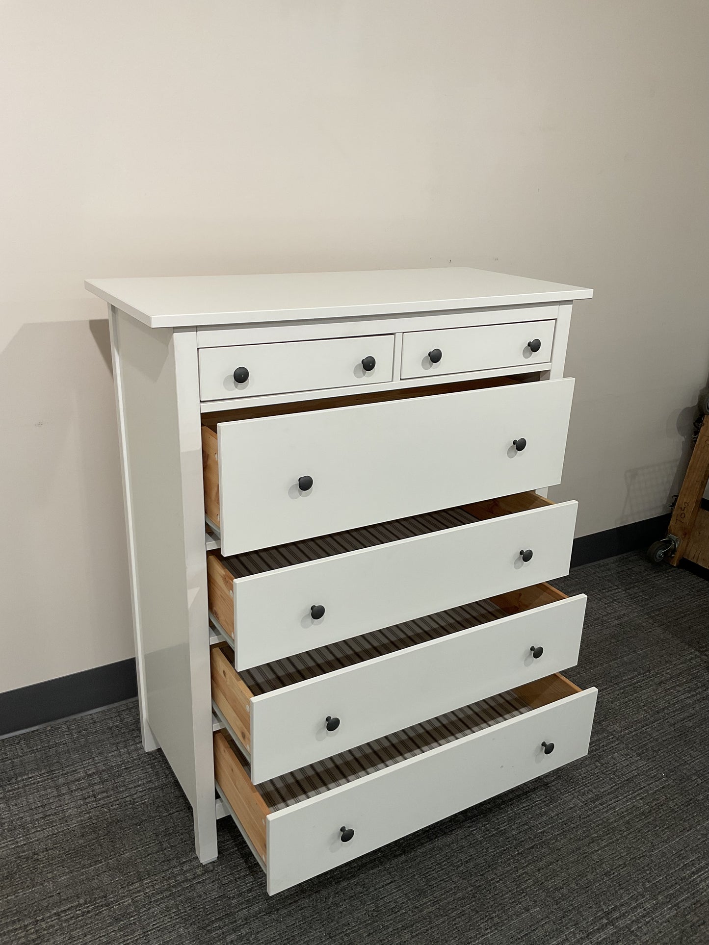 A1 Dresser