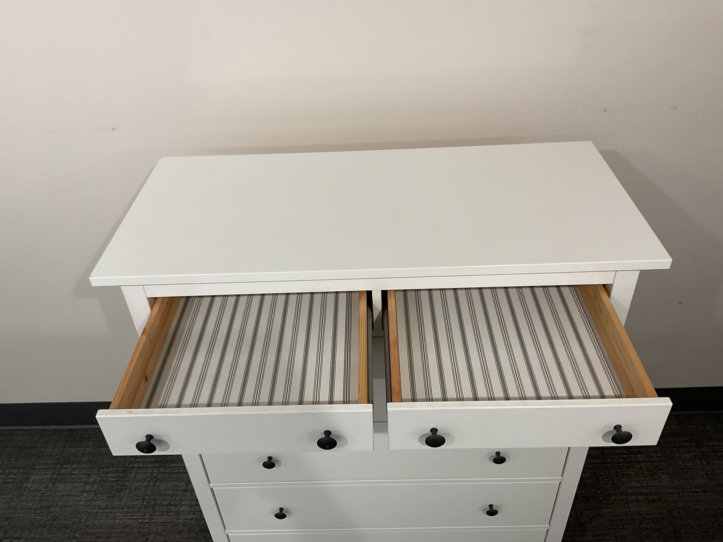 A1 Dresser